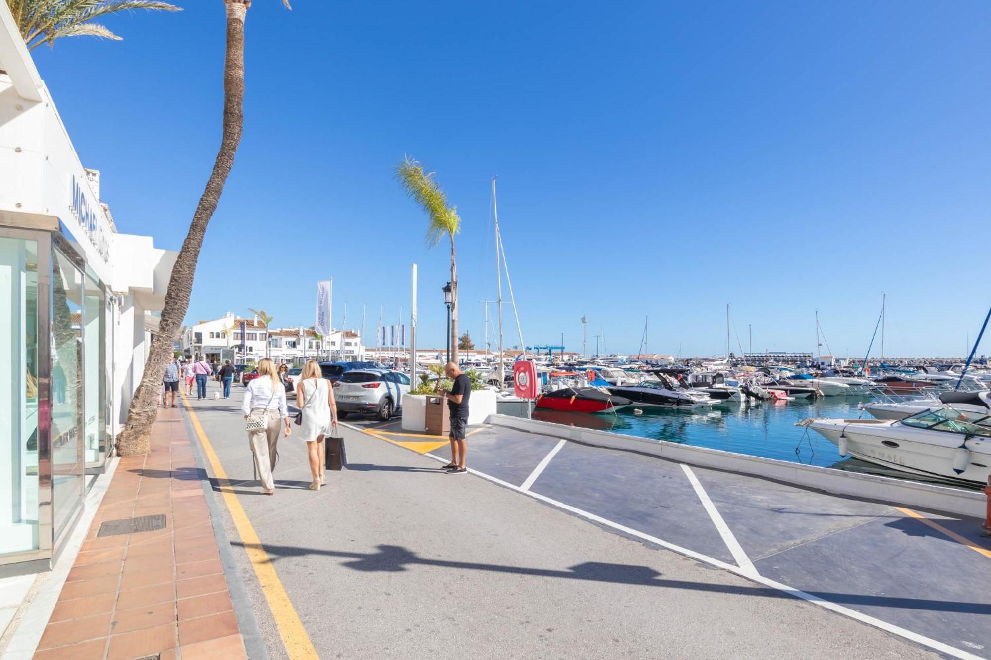 Marina Banus L Apartament